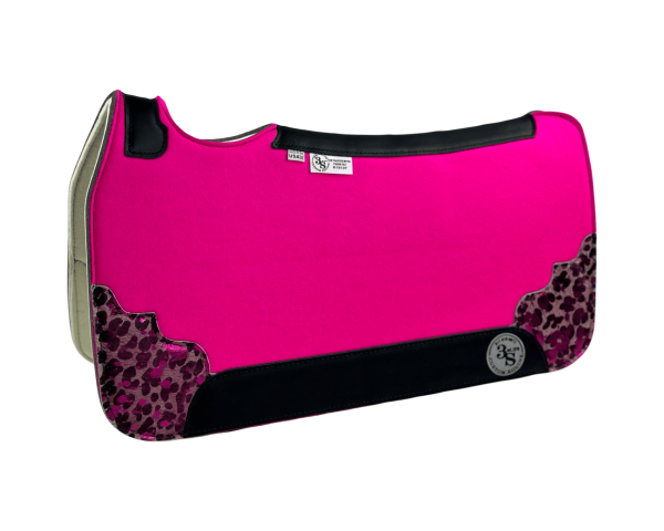 Tradition *HP* Pad – 30x30x3/4″ Fusion Felt – Color Pop Hot Pink – Accent Corners #39 – Black wear leather